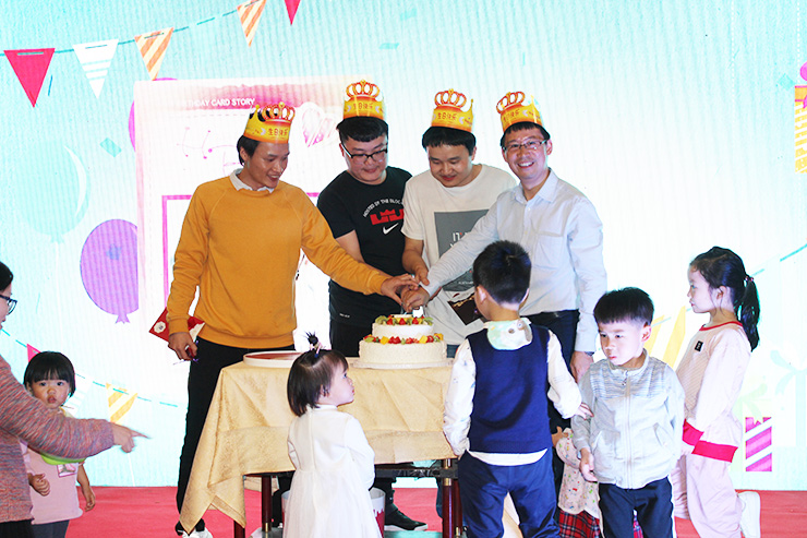 插播1月(yuè)員(yuán)工(gōng)生(shēng)日(rì)會(huì)，祝各位小(xiǎo)夥伴生(shēng)日(rì)快(kuài)樂(yuè)！